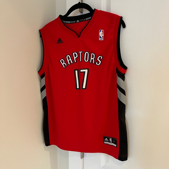 Toronto raptors jersey OPEN TO ALL OFFERS - Picture 1 of 5